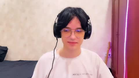 Snapshot of zombde32 chatting on May 2026 09:00:02 PM Zombdeeeee online show from May 2026 09:00:02 PM