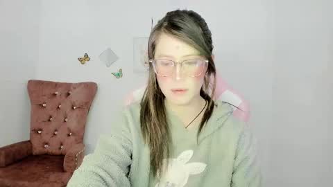 Snapshot of zooeybelair chatting on December 2025 05:13:01 AM Alicie online show from December 2025 05:13:01 AM