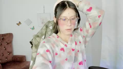 Snapshot of zooeybelair chatting on January 2026 04:04:02 AM Alicie online show from January 2026 04:04:02 AM