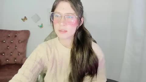 Snapshot of zooeybelair chatting on January 2026 04:28:01 AM Alicie online show from January 2026 04:28:01 AM