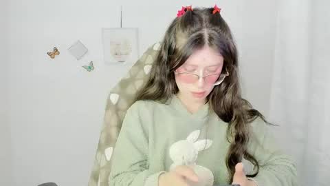 Snapshot of zooeybelair chatting on February 2026 05:04:01 AM Alicie online show from February 2026 05:04:01 AM