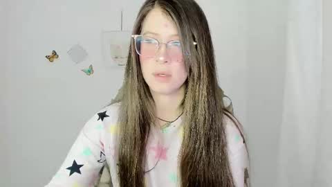 Snapshot of zooeybelair chatting on February 2026 01:29:02 PM Alicie online show from February 2026 01:29:02 PM