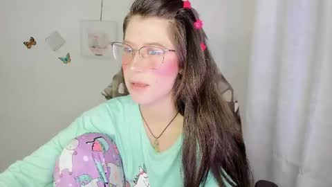 Snapshot of zooeybelair chatting on February 2026 04:09:02 AM Alicie online show from February 2026 04:09:02 AM