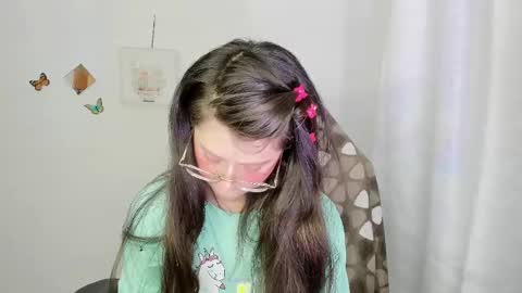 Snapshot of zooeybelair chatting on February 2026 06:26:01 AM Alicie online show from February 2026 06:26:01 AM