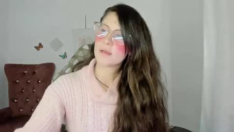 Snapshot of zooeybelair chatting on February 2026 02:05:01 PM Alicie online show from February 2026 02:05:01 PM