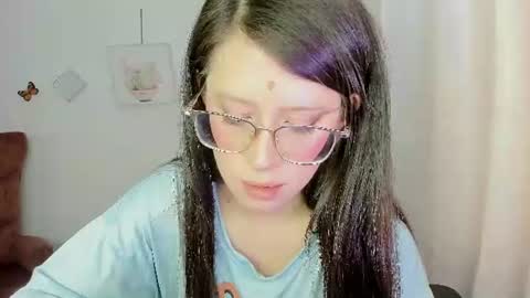 Snapshot of zooeybelair chatting on June 2026 04:44:01 PM Alicie online show from June 2026 04:44:01 PM