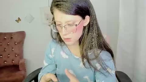 Snapshot of zooeybelair chatting on July 2026 04:28:01 AM Alicie online show from July 2026 04:28:01 AM