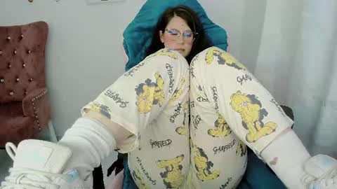 Snapshot of zooeybelair chatting on July 2026 05:00:01 AM Alicie online show from July 2026 05:00:01 AM