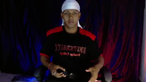 Snapshot of zoriel_derox chatting on June 2026 06:31:01 PM Zoriel online show from June 2026 06:31:01 PM