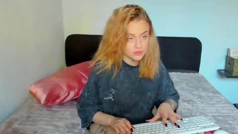 Snapshot of zorynvaal chatting on June 2026 04:45:01 PM Mia online show from June 2026 04:45:01 PM