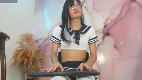 Zuri Lux online show from November 2025 09:58:02 PM