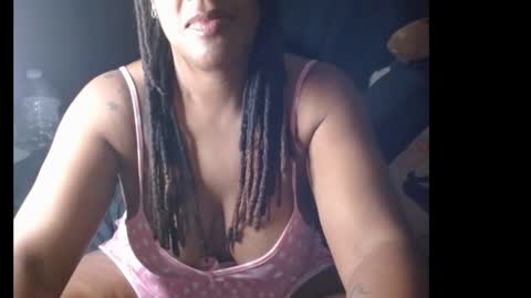 Snapshot of zuriluxe45 chatting on September 2025 02:57:01 AM zuriluxe45 online show from September 2025 02:57:01 AM