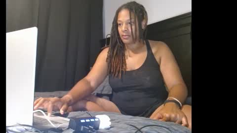 Snapshot of zuriluxe45 chatting on September 2025 02:24:02 AM zuriluxe45 online show from September 2025 02:24:02 AM