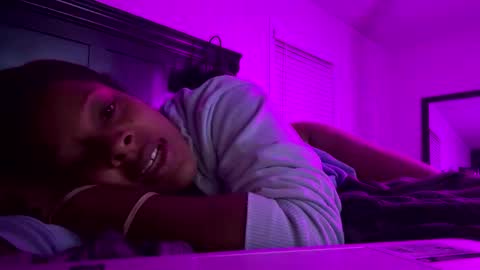 Snapshot of zuriluxe45 chatting on September 2025 06:18:01 AM zuriluxe45 online show from September 2025 06:18:01 AM