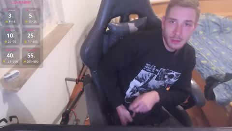 Snapshot of zuzmosfokafasz chatting on November 2025 10:41:02 PM Zuzmoe online show from November 2025 10:41:02 PM