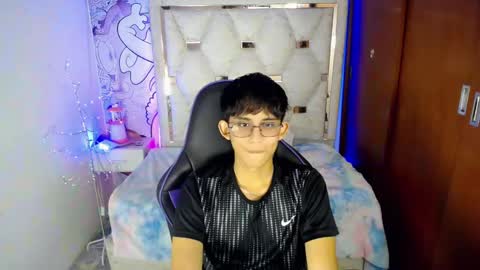 Snapshot of zxvn_n chatting on June 2026 12:51:01 PM ZX online show from June 2026 12:51:01 PM