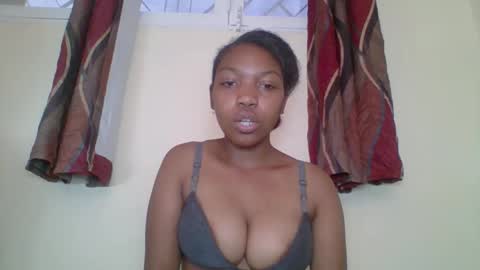 zyraelle_01 online show from April 2026 07:11:01 AM