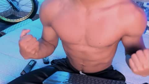 zyzz_1812 online show from October 2025 05:25:02 PM