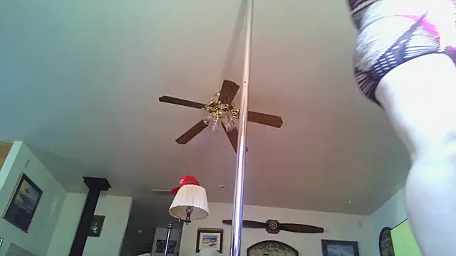 Snapshot of Starla_Quivers chatting on November 2025 11:48:01 PM Starla Quivers online show from November 2025 11:48:01 PM