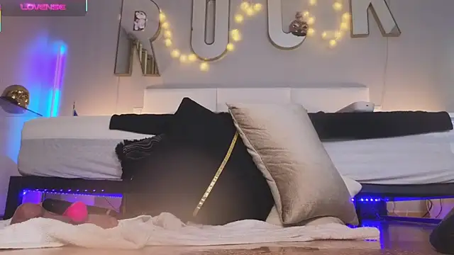 Helena Karel online show from January 2025 08:48:01 PM