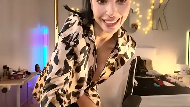 Helena Karel online show from January 2025 01:28:01 PM