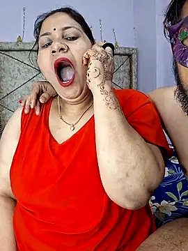 Snapshot of MOM-SUN-COUPLE chatting on February 2025 05:25:02 PM MOM-SUN-COUPLE online show from February 2025 05:25:02 PM