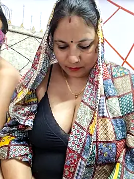 Snapshot of MOM-SUN-COUPLE chatting on March 2025 08:10:02 PM MOM-SUN-COUPLE online show from March 2025 08:10:02 PM