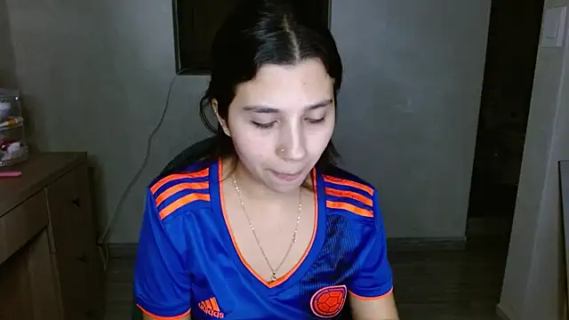 mia  lopez  online show from June 2026 04:35:01 AM