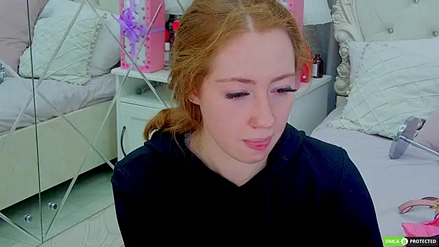 Snapshot of TinaBrook chatting on November 2025 03:52:01 AM TinaBrook online show from November 2025 03:52:01 AM