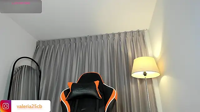 valeriia25  online show from December 2024 10:30:01 PM