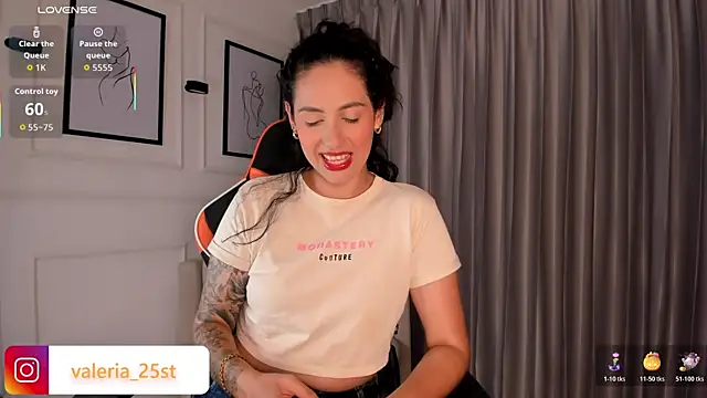 valeriia25  online show from October 2025 10:33:01 PM