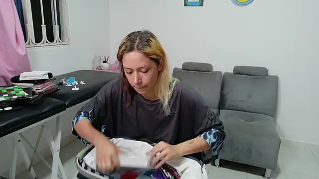 MommyMiaWs online show from November 2025 03:06:01 AM