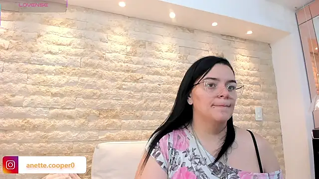 anette cooper online show from December 2025 03:22:02 AM