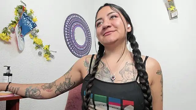 Snapshot of Hanna_moore1 chatting on December 2024 07:21:02 PM Hanna moore1 online show from December 2024 07:21:02 PM