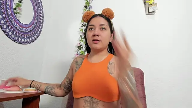 Snapshot of Hanna_moore1 chatting on January 2025 06:48:01 PM Hanna moore1 online show from January 2025 06:48:01 PM