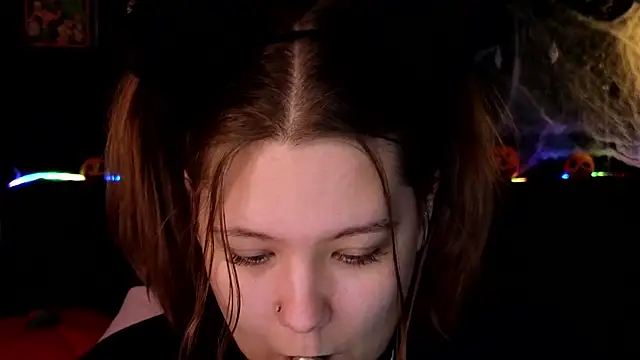 DjennaPalme online show from November 2025 01:40:01 AM