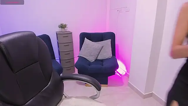 emilly smith 1 online show from November 2025 11:03:01 PM