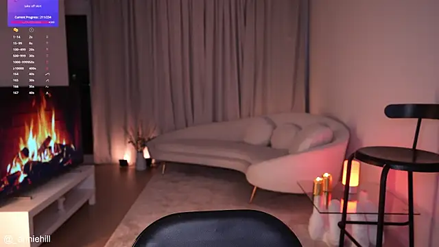 Snapshot of anniehillofficial chatting on February 2025 07:43:02 PM anniehillofficial online show from February 2025 07:43:02 PM