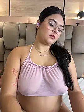 Snapshot of im_mou_ chatting on December 2025 01:04:02 PM im mou online show from December 2025 01:04:02 PM