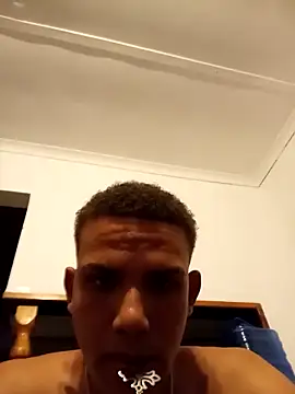 Snapshot of Linex06 chatting on February 2026 05:44:02 PM Linex06 online show from February 2026 05:44:02 PM