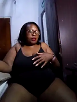 Snapshot of YELLOW_BONE chatting on October 2025 08:26:01 PM YELLOW BONE online show from October 2025 08:26:01 PM