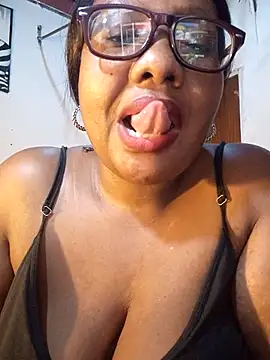 Snapshot of YELLOW_BONE chatting on November 2025 08:54:02 PM YELLOW BONE online show from November 2025 08:54:02 PM