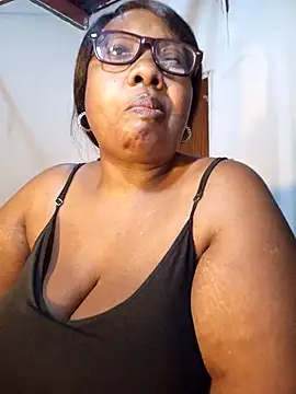 Snapshot of YELLOW_BONE chatting on November 2025 01:42:01 AM YELLOW BONE online show from November 2025 01:42:01 AM