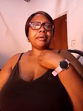 Snapshot of YELLOW_BONE chatting on December 2025 08:37:02 PM YELLOW BONE online show from December 2025 08:37:02 PM