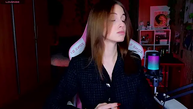 EdelineMaher online show from December 2024 01:53:02 PM