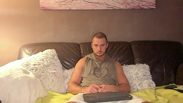 paulblack21 online show from October 2025 01:00:02 AM