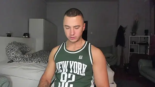 paulblack21 online show from November 2025 07:56:01 PM