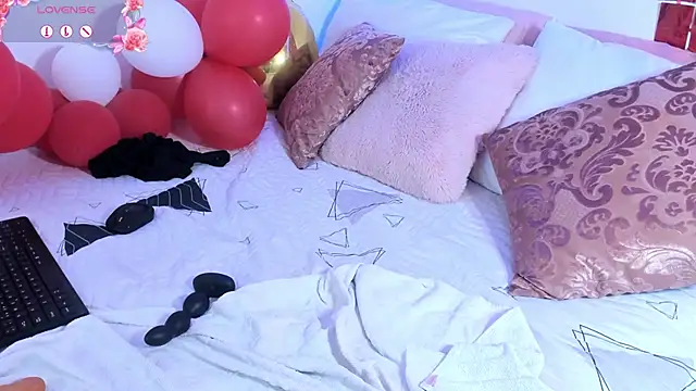 Snapshot of Estrella_Duran chatting on February 2025 01:53:01 AM Estrella Duran online show from February 2025 01:53:01 AM