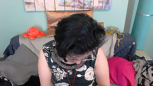 EverlyRays online show from November 2025 07:32:01 AM