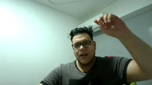 Snapshot of batman2433 chatting on October 2025 07:26:02 PM batman2433 online show from October 2025 07:26:02 PM